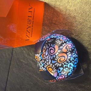 IZZY&LIV Silicone Scalp Massager      ✨️NEW✨️